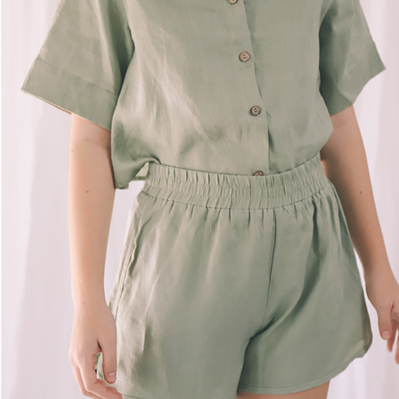 Relaxed Short in Palm Green
